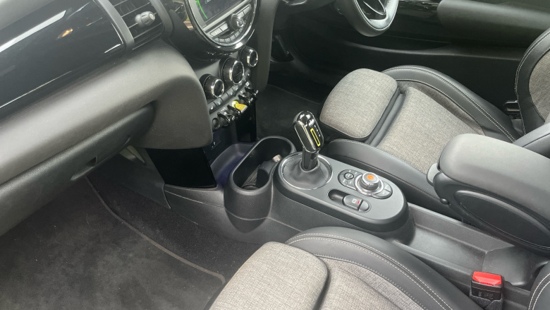 MINI Hatchback 135kW Cooper S Level 2 33kWh 3dr Auto Electric Hatchback